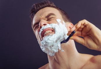 Best Razors For Sensitive Skin (Men's Shaving Guide)